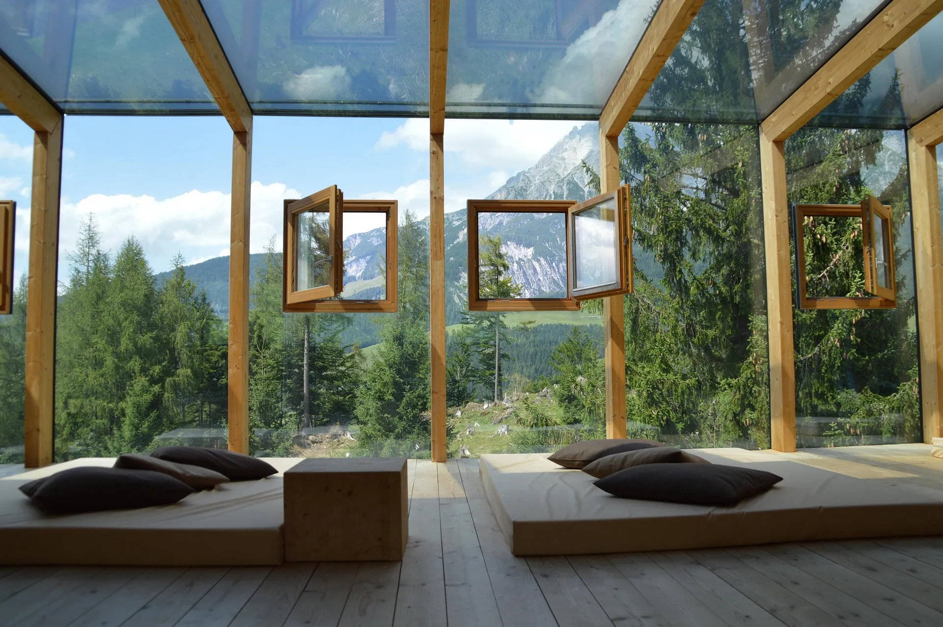 Traviquevelvethouse