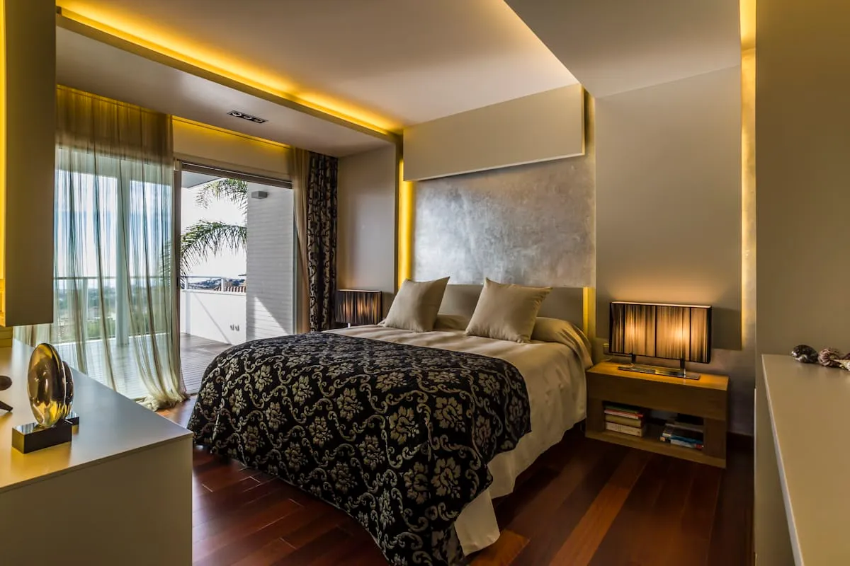 Traviquevelvethouse